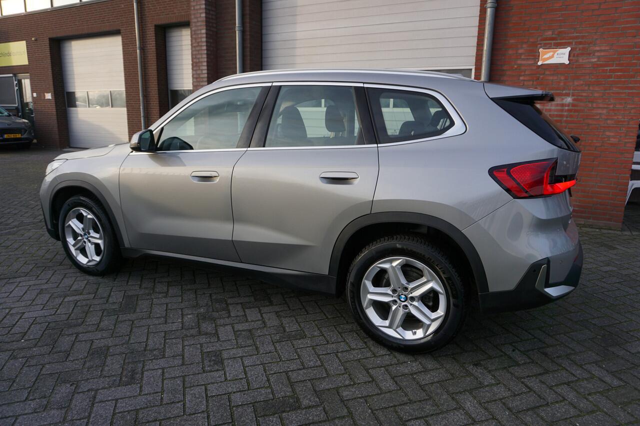 BMW X1 SDRIVE 18I BUSINESS EDITION KEURIGE NETTE STAAT VOLLEDIG DEALER ONDERHOUDEN CAMERA FULL LED NAVI ANDROID-APPLECARPLAY KEYLESS CLIMA CRUISE BLUETOOTH PDC V+A 18INCH ENZ...