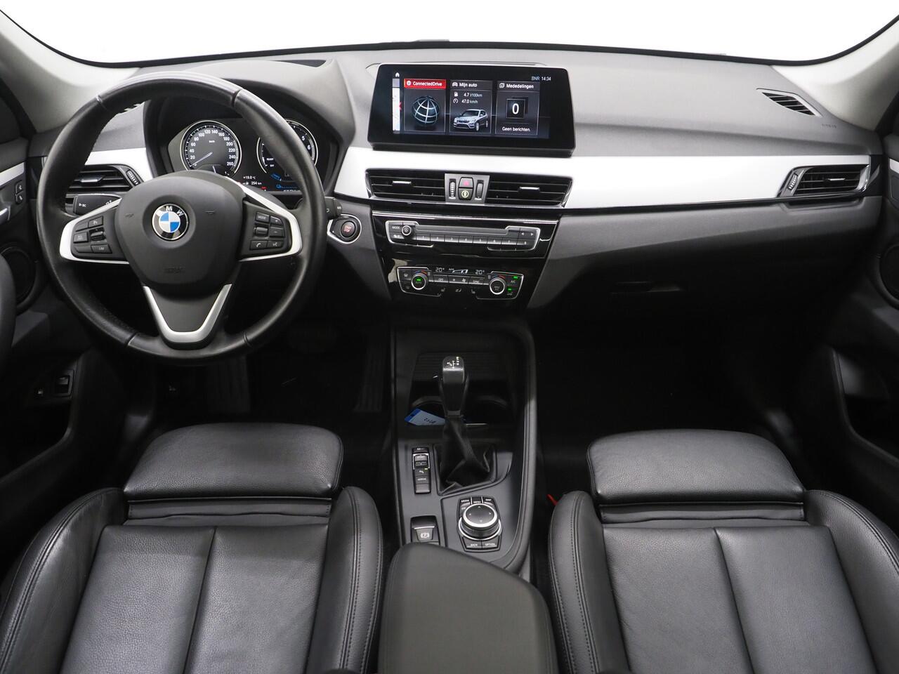 BMW X1 xDrive25e High Executive Shadow | Panoramadak | Head Up | Leder | Camera | Stoelverwarming | LED
