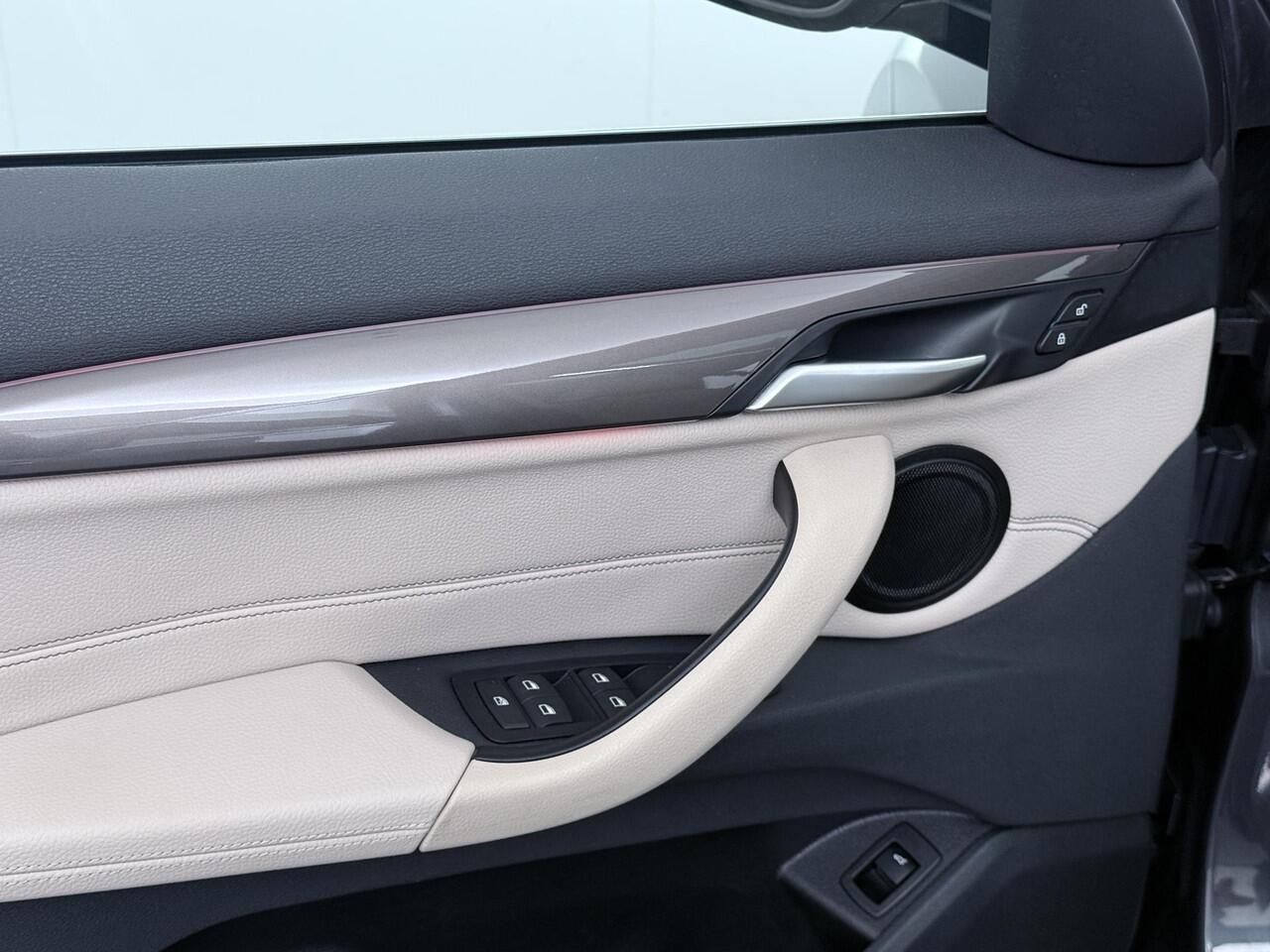 BMW X1 sDrive18i Business Edition Plus X-Line | Panorama Dak | Dealer Onderhouden | Camera |