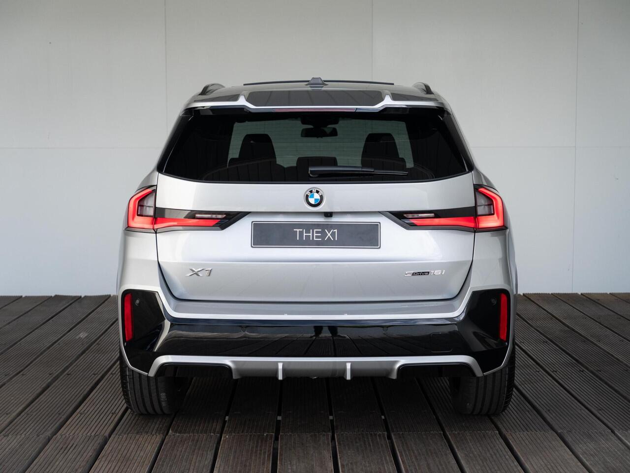 BMW X1 sDrive18i | M Sportpakket Pro | Premium Pack | Travel Pack