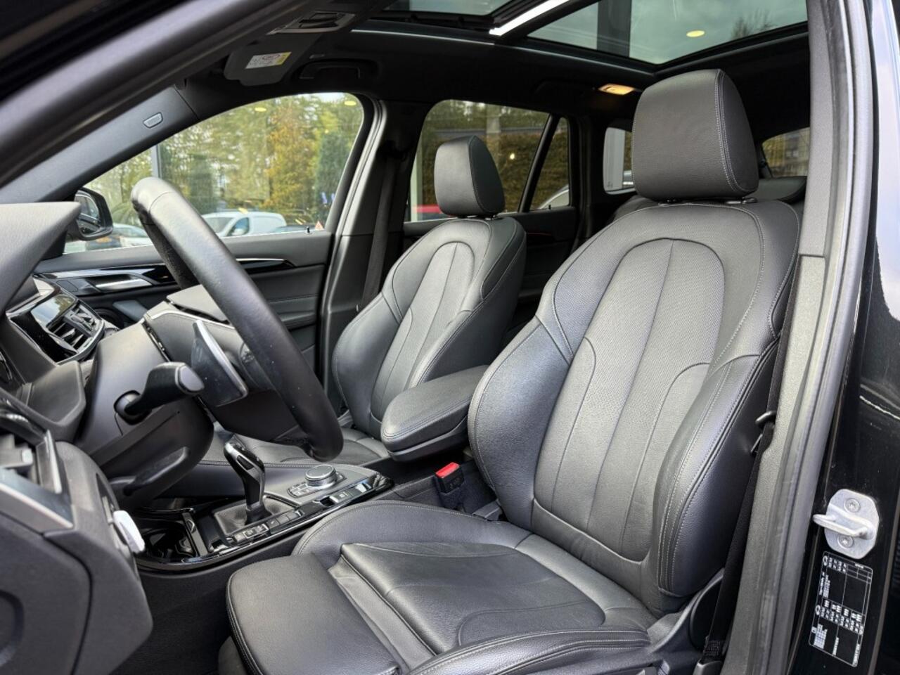 BMW X1 sDrive20i 192pk High Exe,Pano,LED,Sportleer,HUD,NaviPro,Stoelverw,Clima,Cruise,Camera