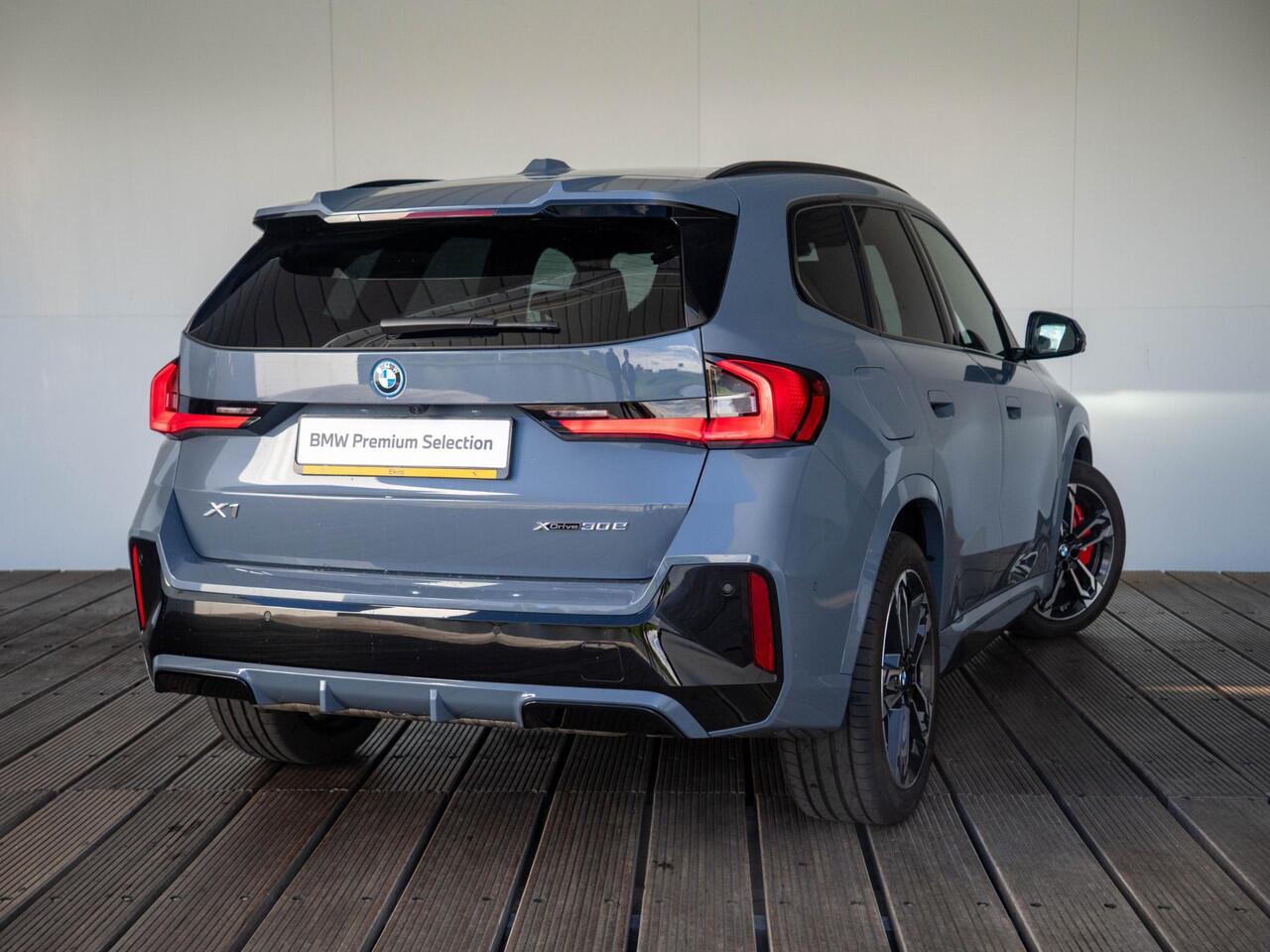 BMW X1 xDrive30e | M Sportpakket Pro | Innovation Pack | Verwarmd Stuurwiel | Comfort Access | Panoramadak | Stoelverwarming | Head-Up Display | Trekhaak