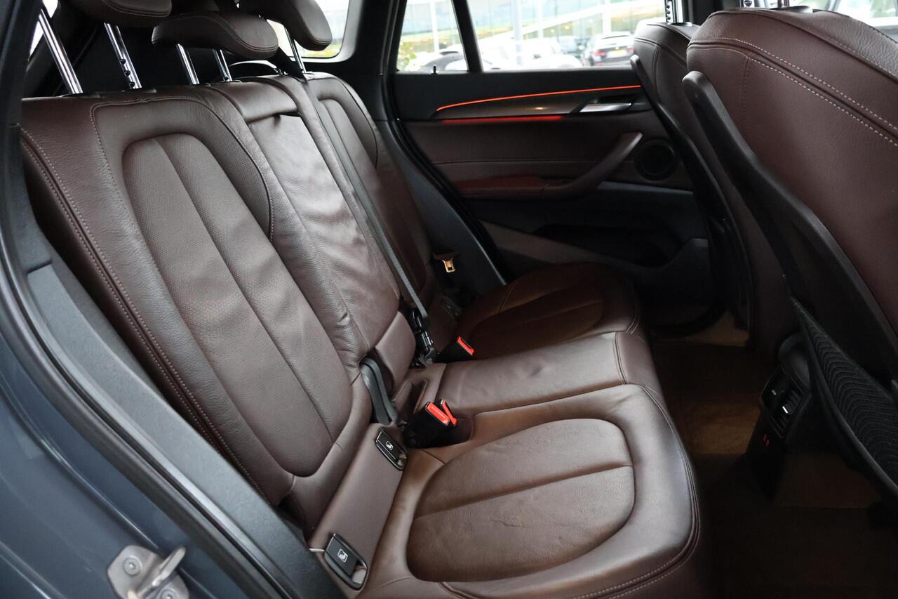 BMW X1 sDrive20i | High Executive | xLine | Leder | Stoelverwarming | Camera | Parkeersensoren | Head-Up Display | HiFi Systeem | M Shadow Line
