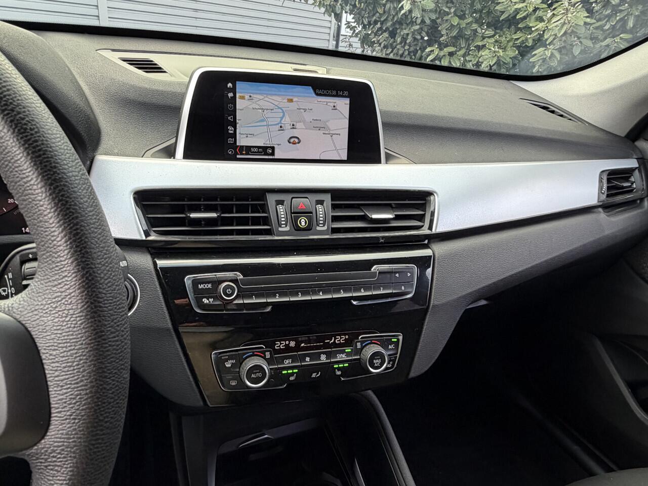 BMW X1 sDrive18i Exe Aut Nav|Cruis|PDC|LED Zwart