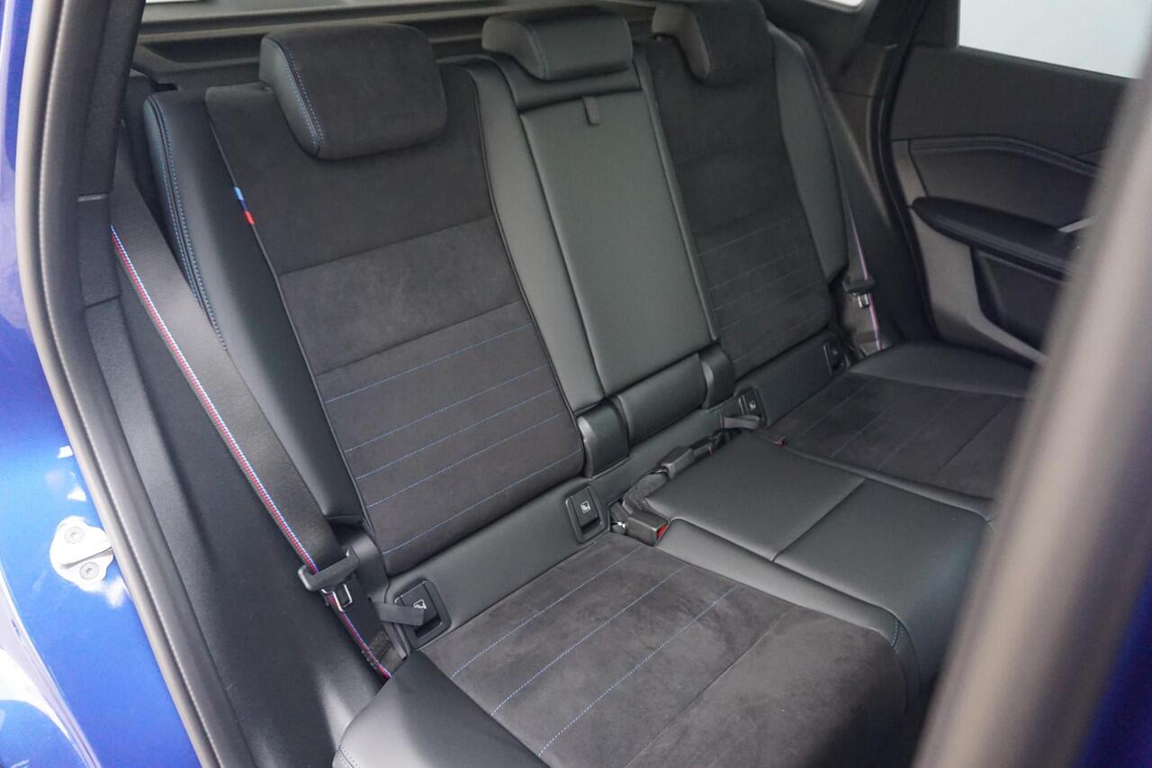 BMW X1 xDrive25e M Sportpakket 20'' / Panoramadak / Harman Kardon / Trekhaak / Elektrisch Verstelbare M Sportstoelen