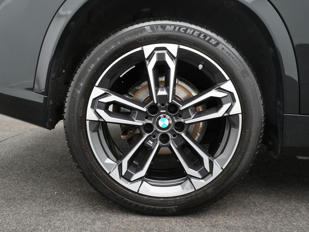 BMW X1 sDrive18i M-Sport - RIJKLAARPRIJS - Automaat - Rondomzichtcamera - Head-Up Display - Elektrisch Glazen dak - Apple Carplay - Android Auto - Harman Kardon Audio