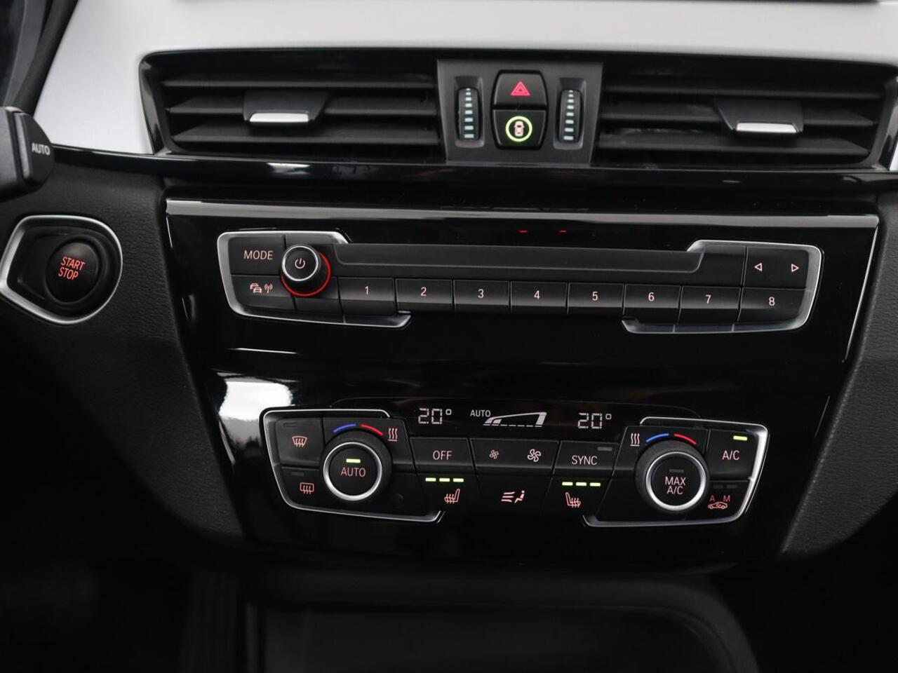 BMW X1 xDrive25e eDrive Edition | Leder | Head-Up | Stoelverwarming | Full LED | Navigatie | Climate control | Parkeerhulp | Cruise control | DAB