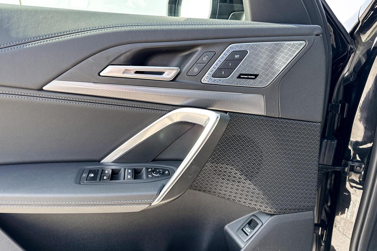 BMW X1 sDrive20i | M Sport | Harman Kardon | Stoelverwarming | Achteruitrijcamera | Trekhaak |