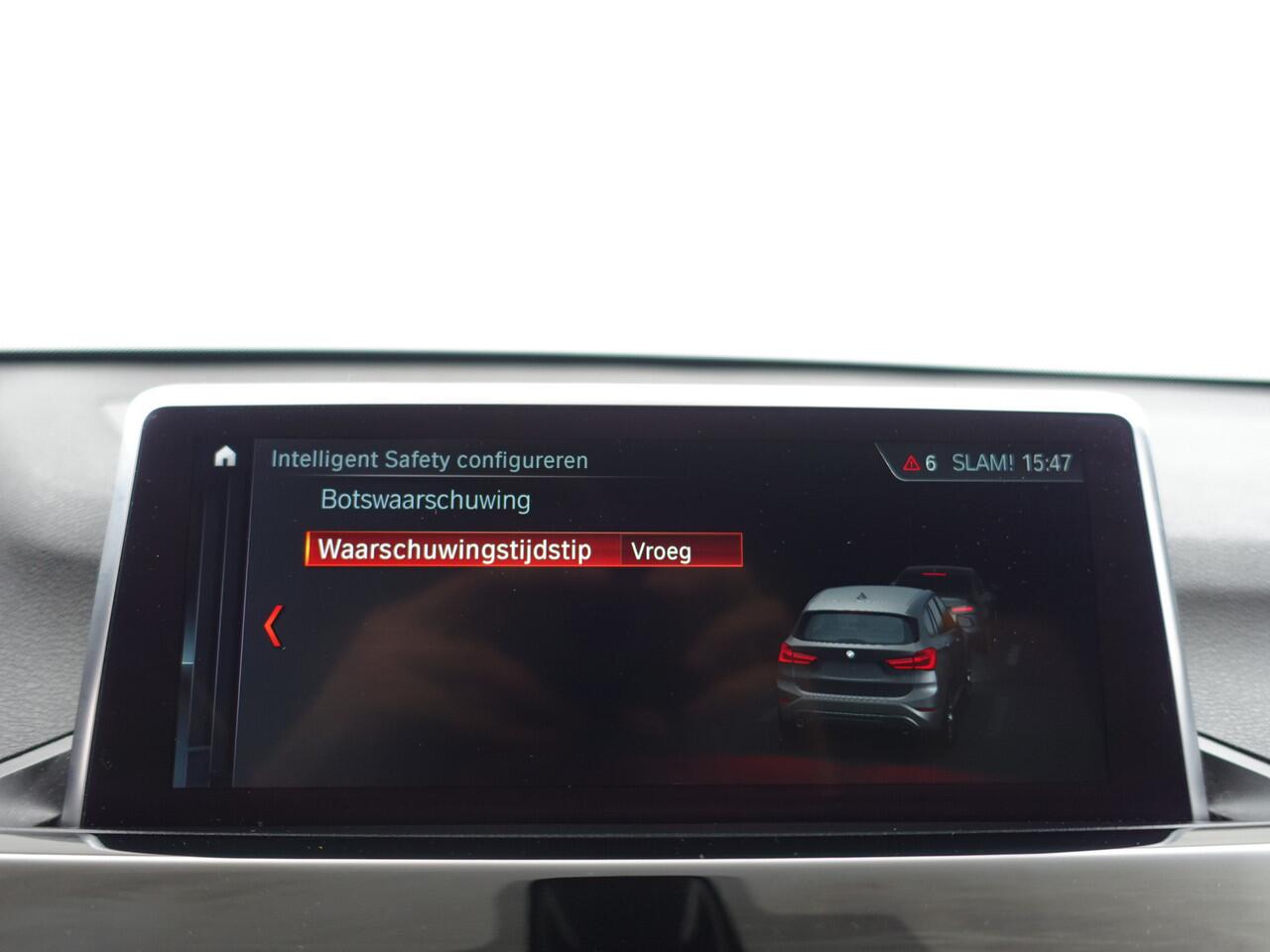 BMW X1 sDrive20i M Sport Aut- Shadowline, Panoramadak, Sport Leder, Head Up, Xenon Led, Park Assist, Stoelverwarming