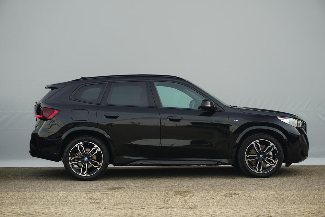 BMW X1 xDrive30e M Sportpakket 19'' / Panoramadak / Elektrisch verstelbare stoelen / Harman Kardon
