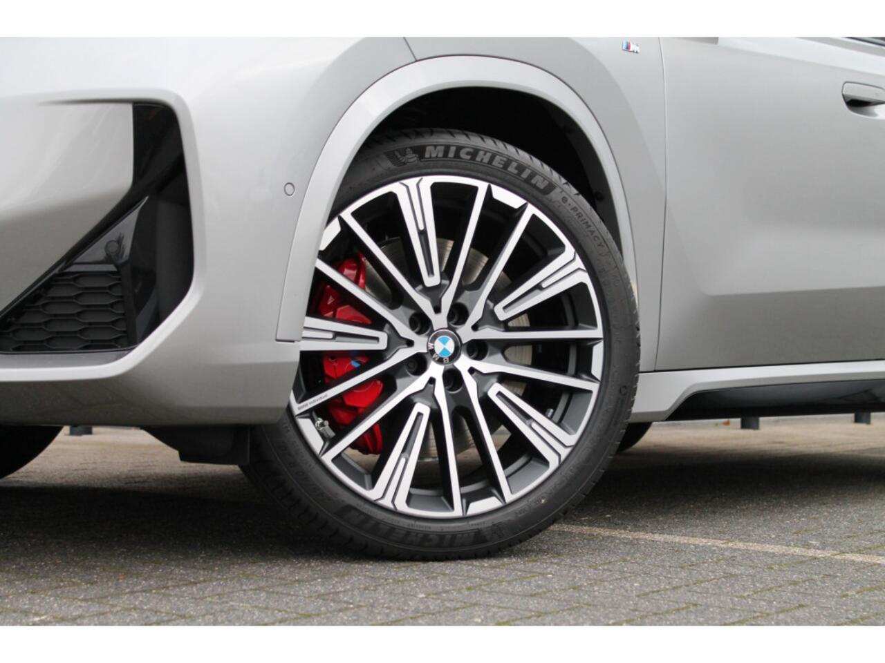 BMW X1 sDrive18i High Executive M Sport Automaat / Panoramadak / Trekhaak / Sportstoelen / Comfort Access / Stoelverwarming / Adaptieve LED / Parking Assistant Plus / Head-Up / Harman-Kardon