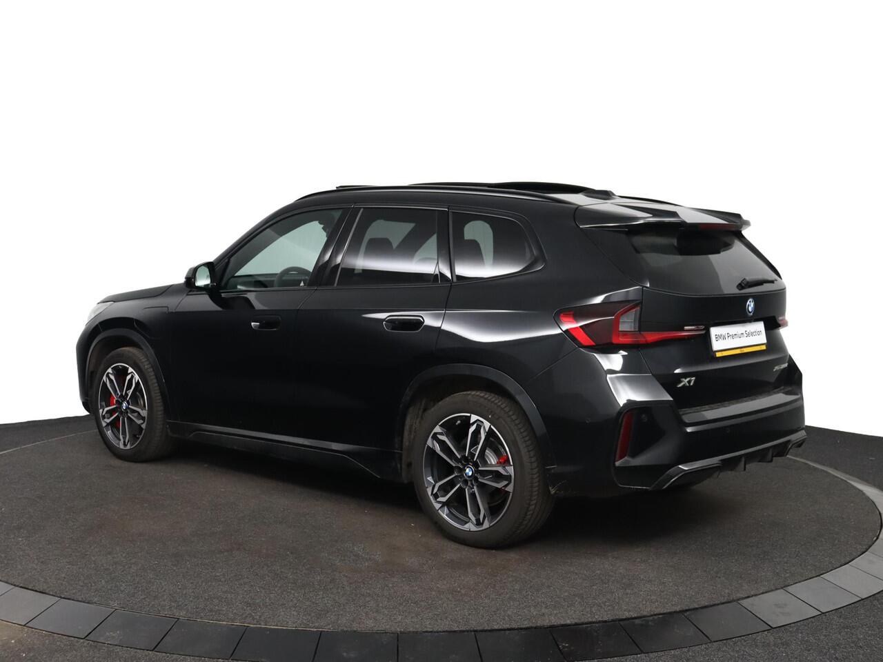 BMW X1 xDrive25e | M-Sportpakket Pro | Glazen Panoramadak | Trekhaak Elektrisch | Leder | Camera | Elektrische stoelen | Harman Kardon | Comfort Access