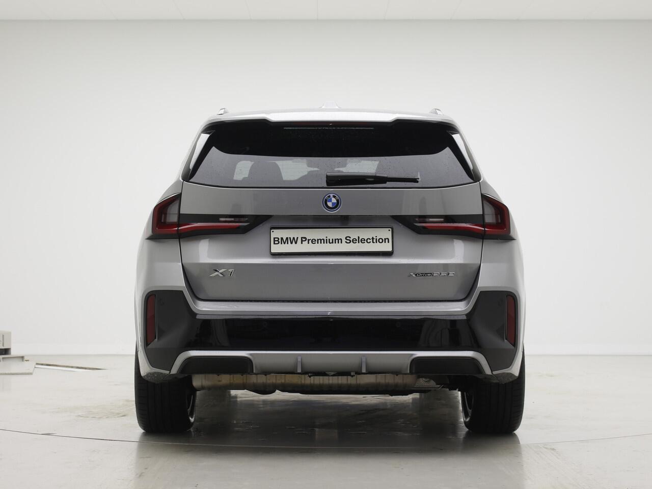 BMW X1 xDrive25e M-Sport | Panorama | Voorbereiding Driving Assistant Plus | Trekhaak | Camera