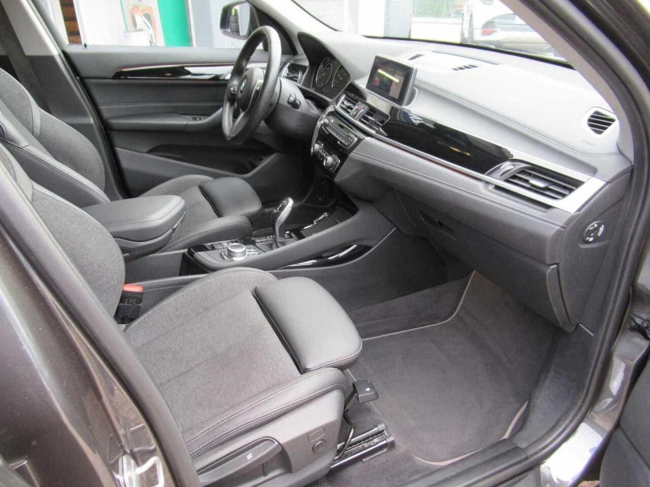 BMW X1 sDrive18i SPORTLINE ** LED, NAVI+, HALF-LEDER, TREKH, PRIVACY, ELECTR. A-KLEP ** 1e EIG - UNFALLFREI - 47 dkm (!) ** ** INFORMEER OOK NAAR ONZE AANTREKKELIJKE FINANCIAL-LEASE TARIEVEN **