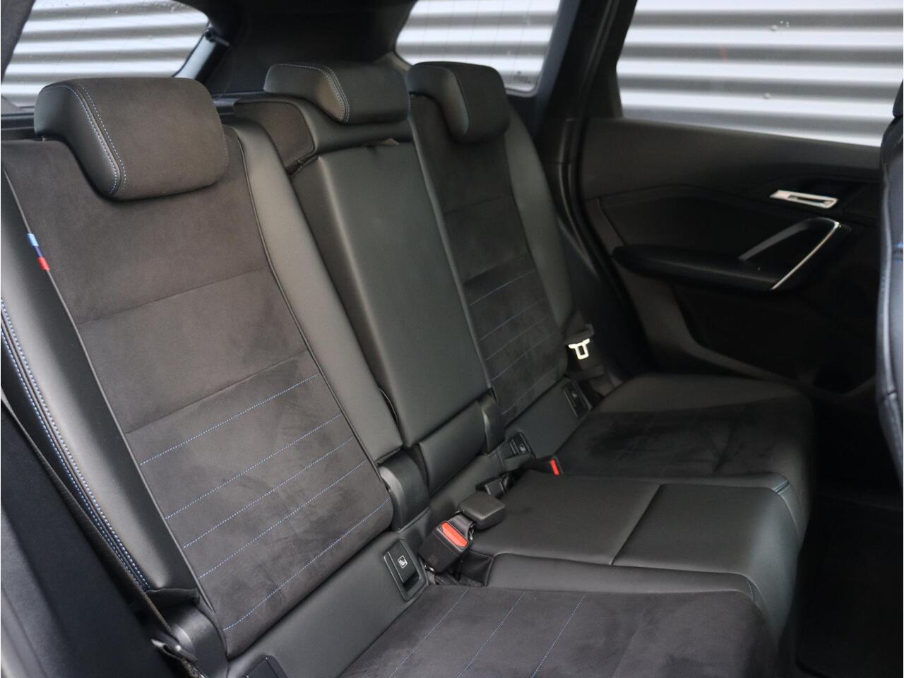 BMW X1 xDrive25e | M Sportpakket | Panodak | Head-Up | Driving Assistant Plus | Comfort acces| Parking Assistant Plus | 20'' LMV