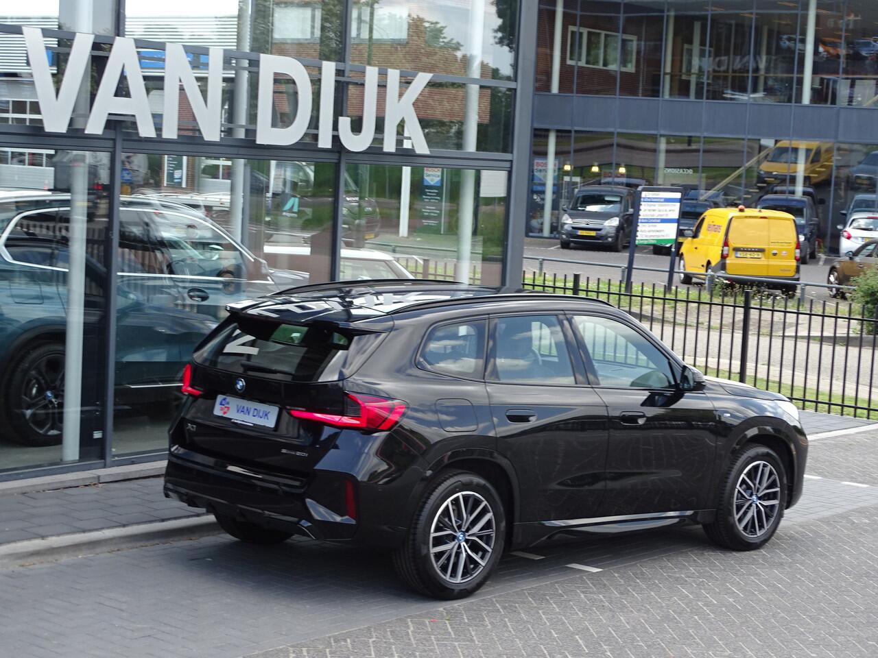 BMW X1 sDrive20i M sportpakket Elek-trekhaak Drive plus Elek.Sportstoel Ada-Led Ada M-Onderstel Harman Kardon 18''LM Velgen