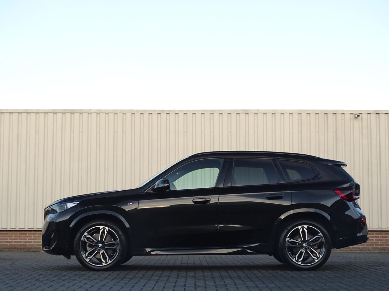 BMW X1 xDrive23i | M-Sport | Harman/Kardon | Panoramadak | Head-up | Full Options!