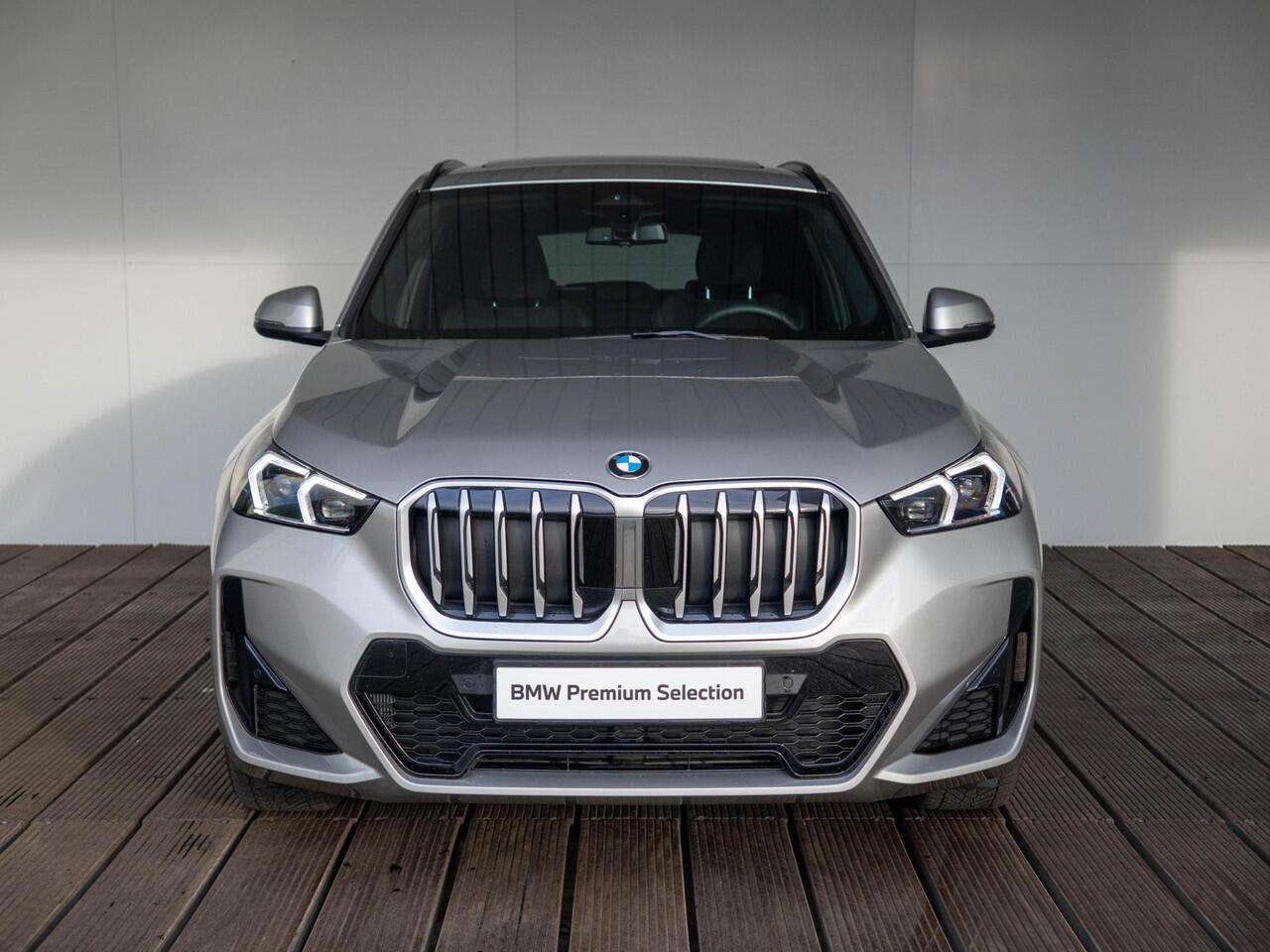 BMW X1 sDrive20i | M Sportpakket | Travel Pack | Verwarmd Stuurwiel | Comfort Access | Achteruitrijcamera | Panoramadak | Trekhaak