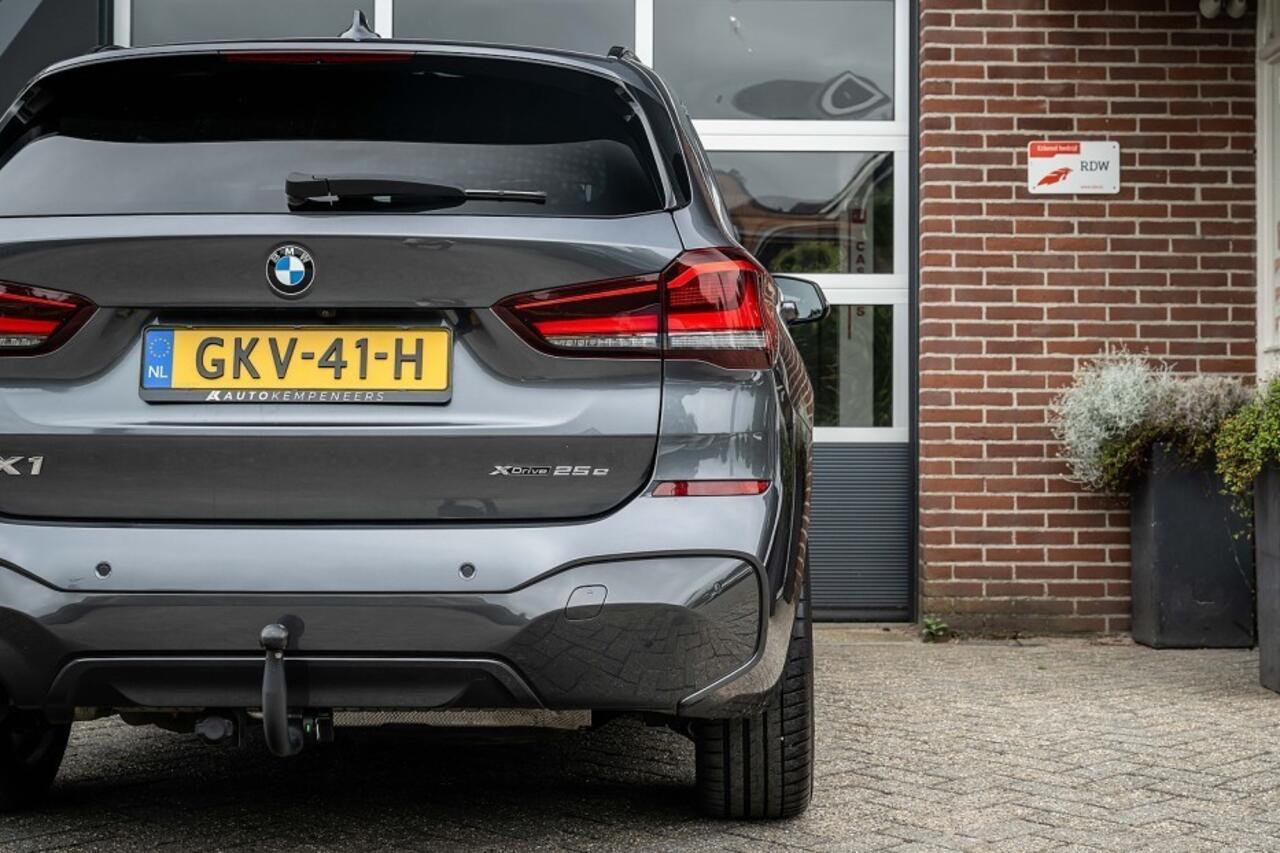 BMW X1 25e xDrive M Sport | Stoelverwarming | Trekhaak | Camera | Hifi-audio | Head-Up | Keyless | Stuurwielverwarming | 19' inch |