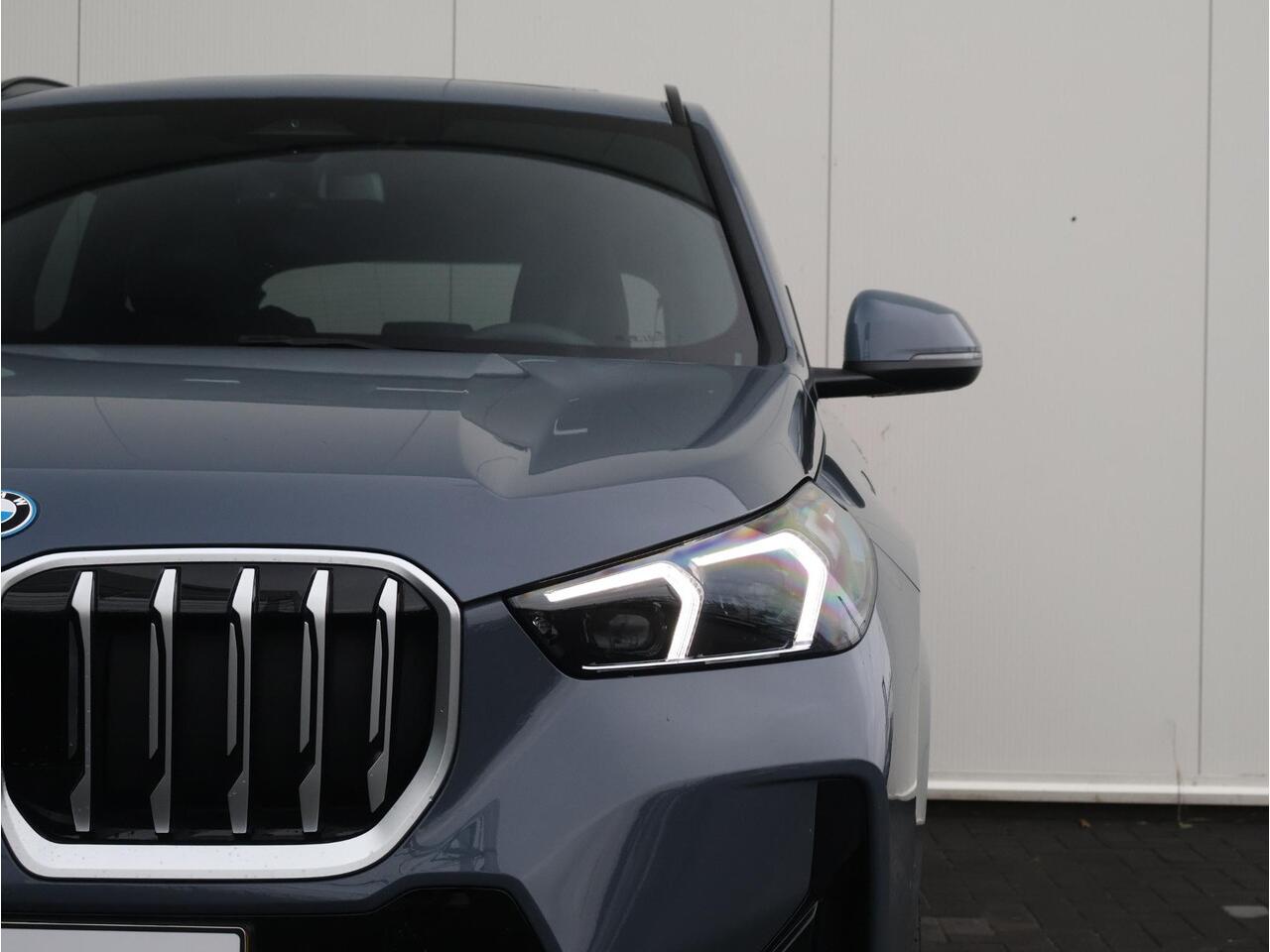 BMW X1 xDrive25e M Sportpakket Pano - Elektrische Trekhaak - Stoelverwarming - Harman/Kardon