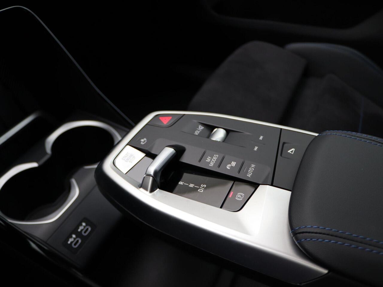 BMW X1 xDrive30e M Sportpakket | Premium Pack | Adaptief M Onderstel | Comfort Access | Trekhaak | Driving Assistant Plus | 18''