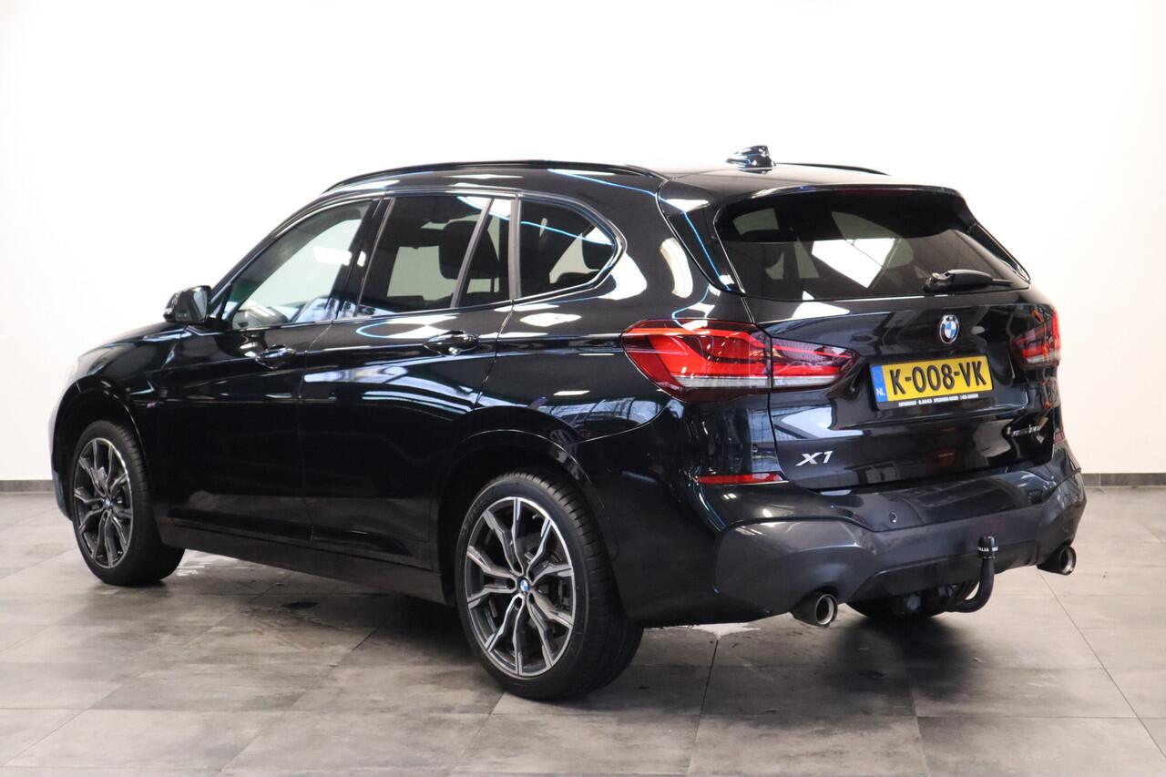 BMW X1 sDrive20i High Executive M-sport Panoramadak PDC Trekhaak NAP Head-Up 24 maanden garantie mogelijk (*vraag naar de voorwaarden)