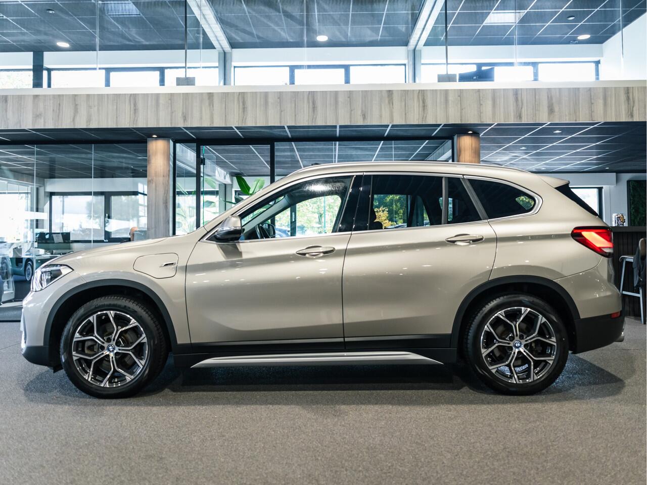 BMW X1 xDrive25e Executive X-Line | Panorama | Camera | 4x4 | Navigatie | Leder