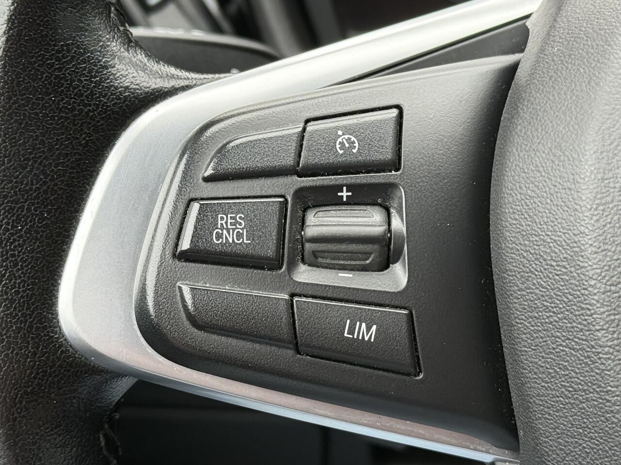 BMW X1 BWJ 2020 sDrive20i 192 PK VDL Nedcar Edition AUTOMAAT / STOELVER. | FULL LED | LEER | CAMERA | ELEKTR. ACHTERKLEP | NAVI | CLIMA | CRUISE | LMV | PDC