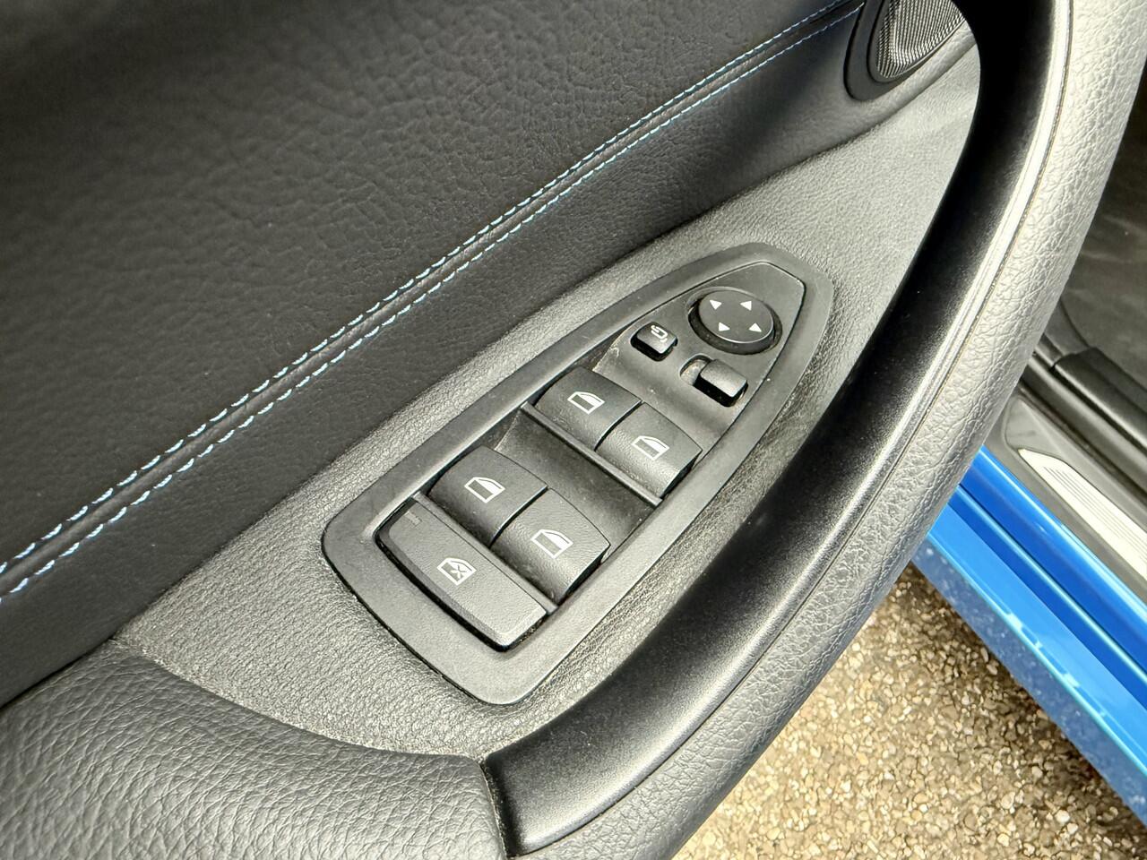 BMW X1 sDrive18i High Executive M-sport, vol leder, head up disp.