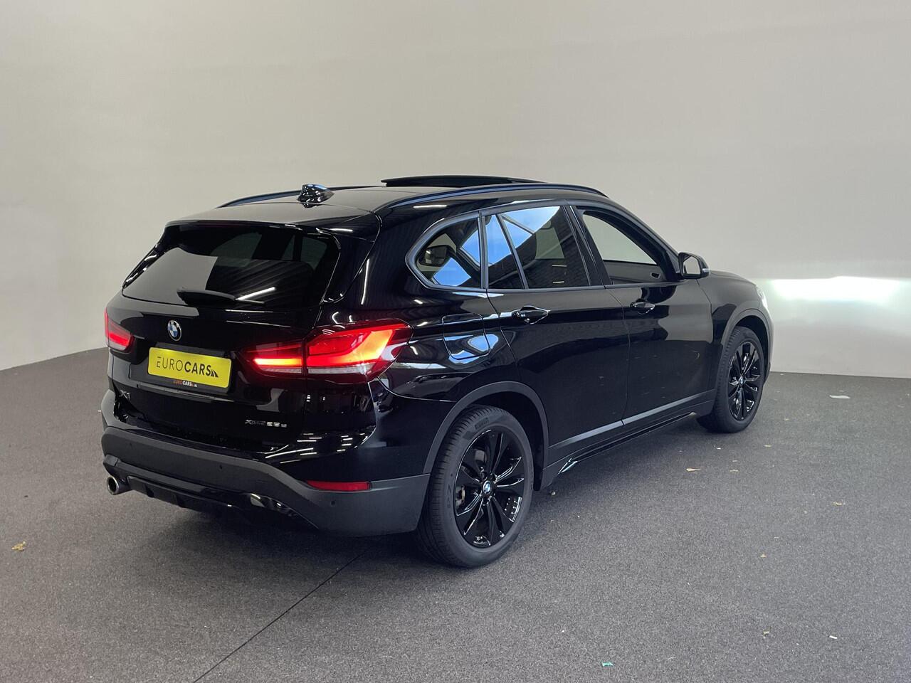 BMW X1 xDrive25e SportLine Aut PHEV Pano dak HiFi system Verwarmbare stoelen Sport stoelen navi Carplay PDC V+A Elektrische achterklep Full Led