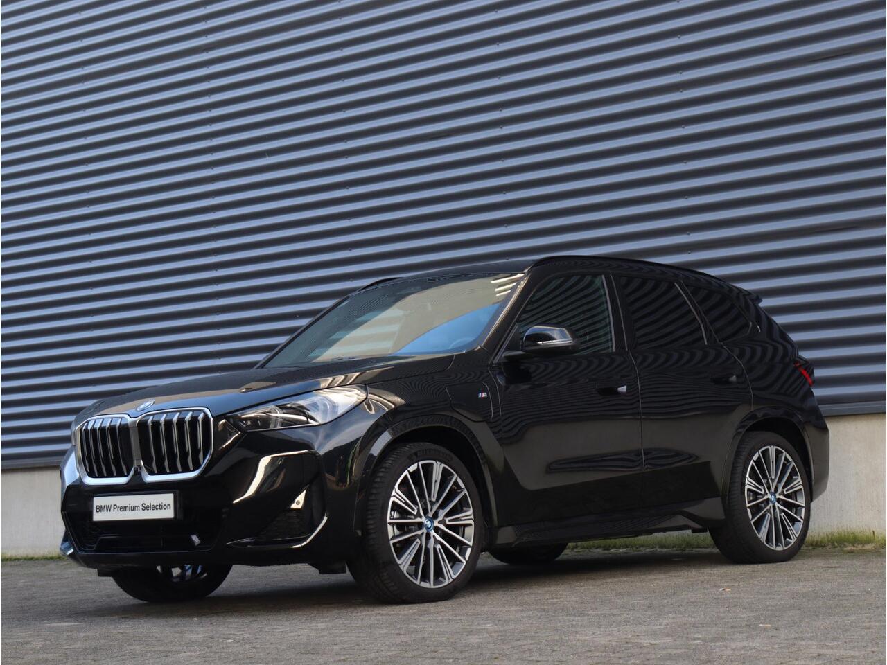 BMW X1 xDrive25e | M Sportpakket | Panodak | Head-Up | Driving Assistant Plus | Comfort acces| Parking Assistant Plus | 20'' LMV