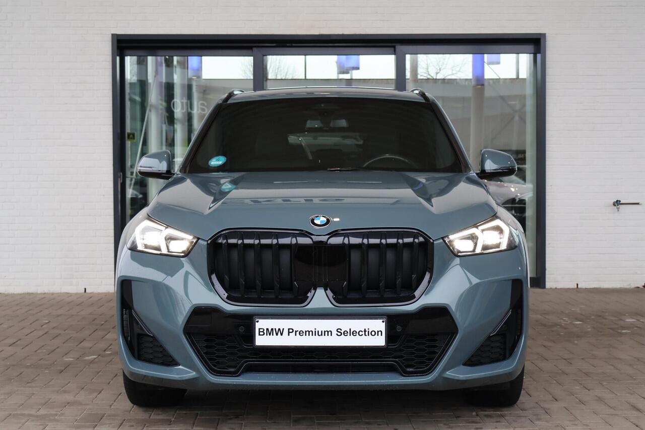 BMW X1 sDrive18i | M Sportpakket | Panorama Dak | Voorstoelen Verwarmd