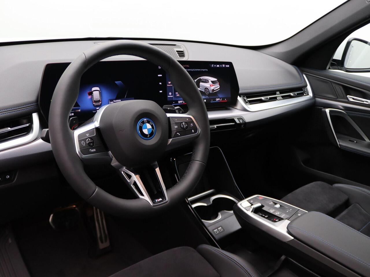 BMW X1 xDrive30e M Sportpakket | Premium Pack | Adaptief M Onderstel | Comfort Access | Trekhaak | Driving Assistant Plus | 18''