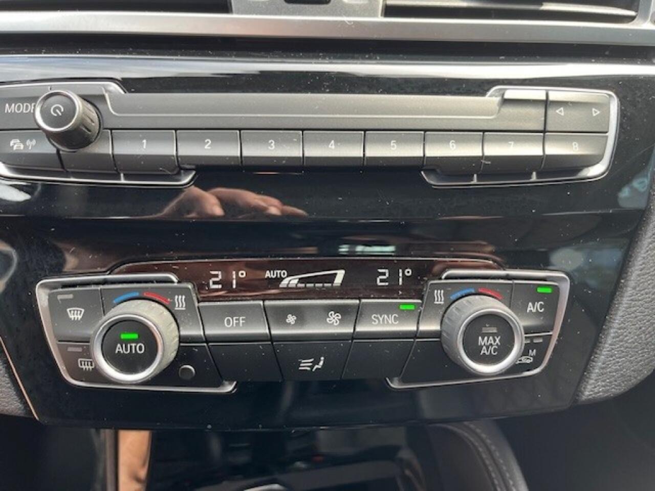 BMW X1 xDRIVE 25e X-LINE PDC NAVI GROOT SCHERM