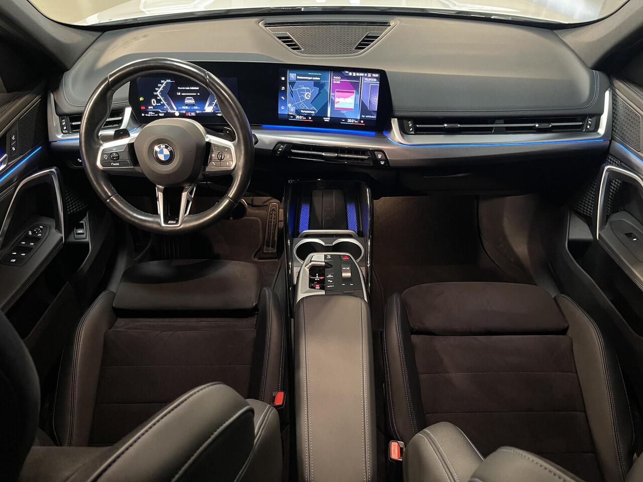 BMW X1 sDrive18i M Sport Shadow Line 18"/Sportstoelen/Adaptieve cruise/Keyless/Stoelverwarming/Camera/Elektrisch klep