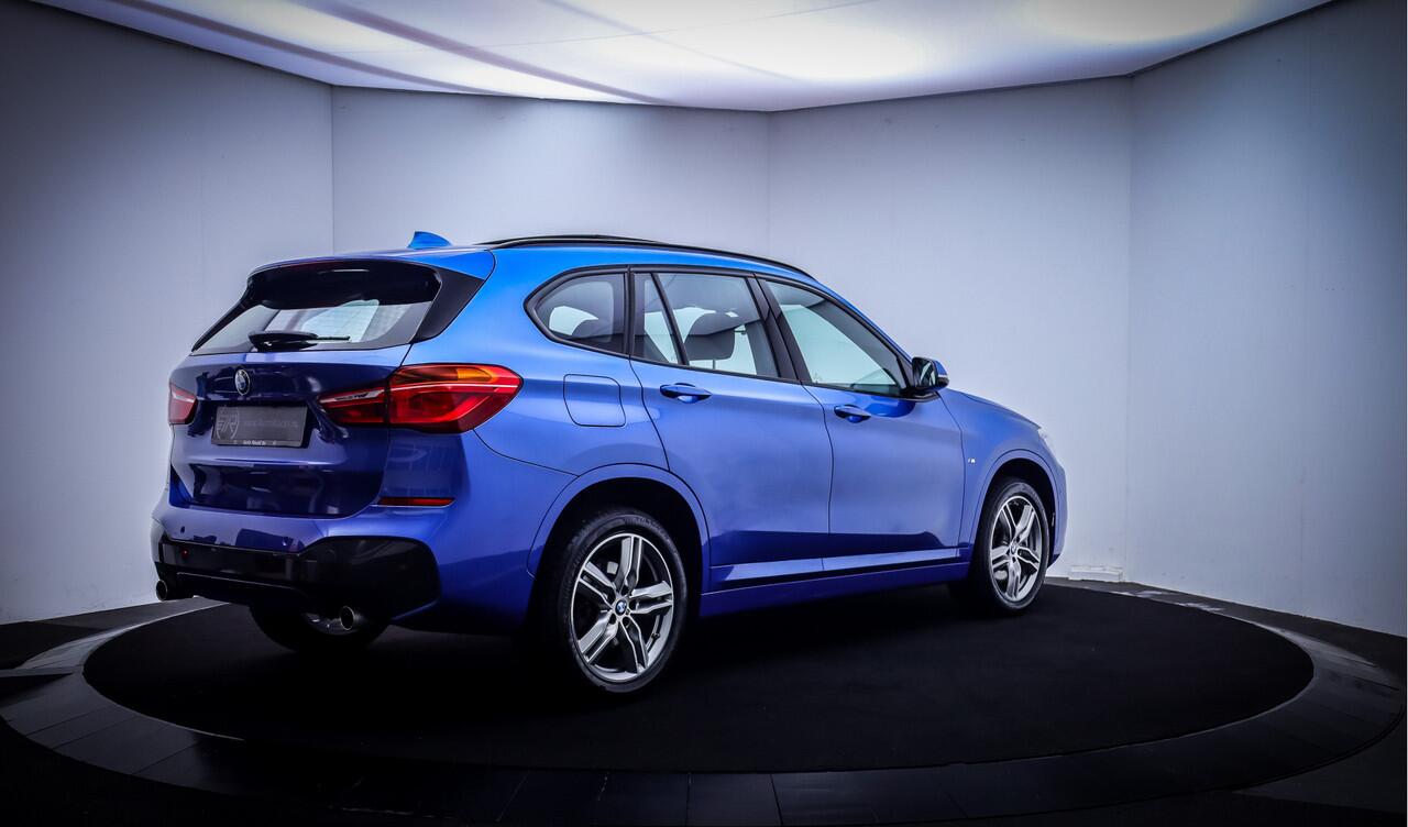 BMW X1 20iA M-SPORT Edition PANO | HEAD UP | CAMERA | ALCANTARA | STOELVERW | NAVI | DAB | ELEK KLEP | LMV 18''