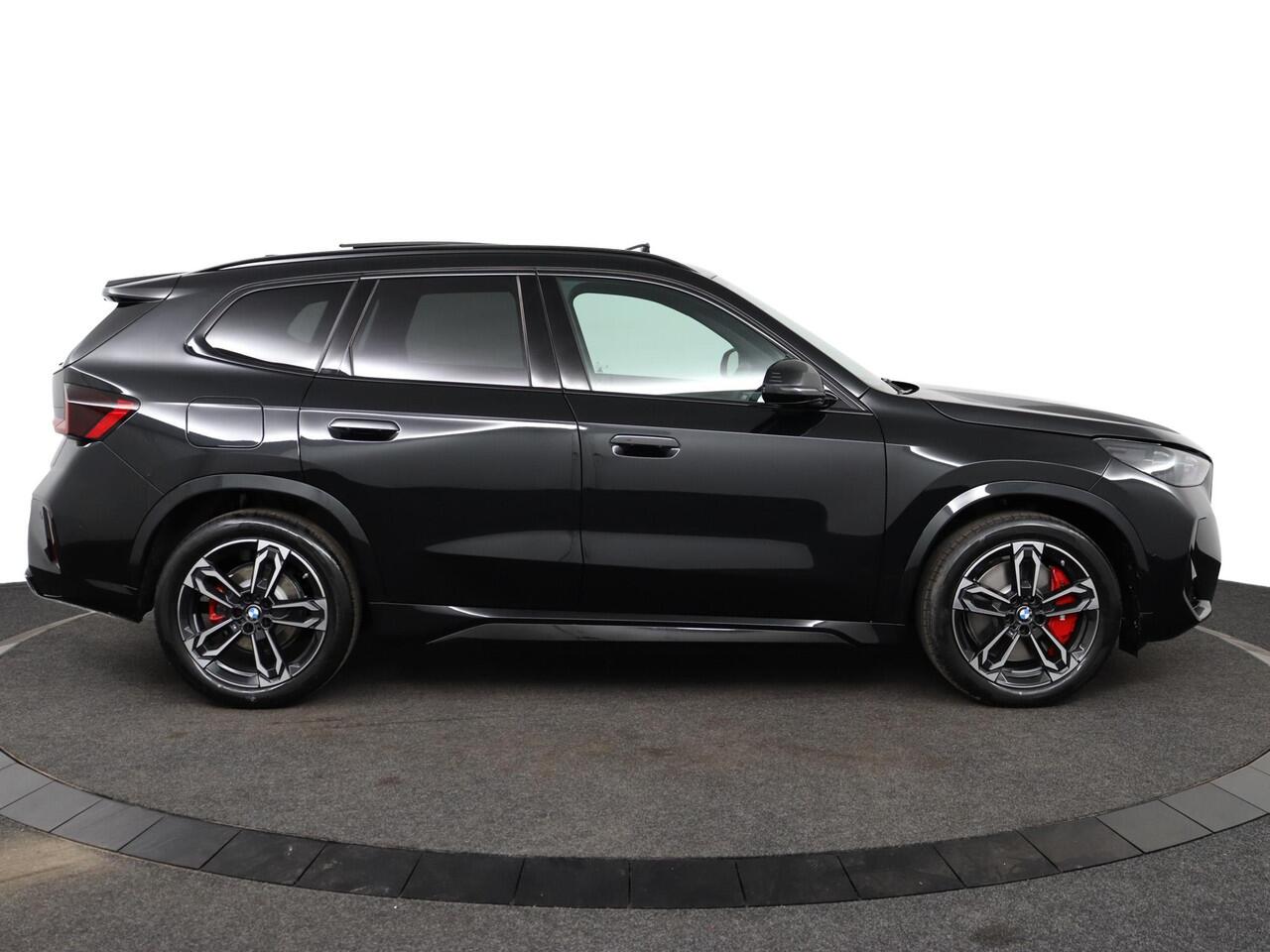 BMW X1 sDrive20i M Sportpakket Pro | Trekhaak | Panoramadak | Driving Assistant Plus | Harman-Kardon | Comfort Access