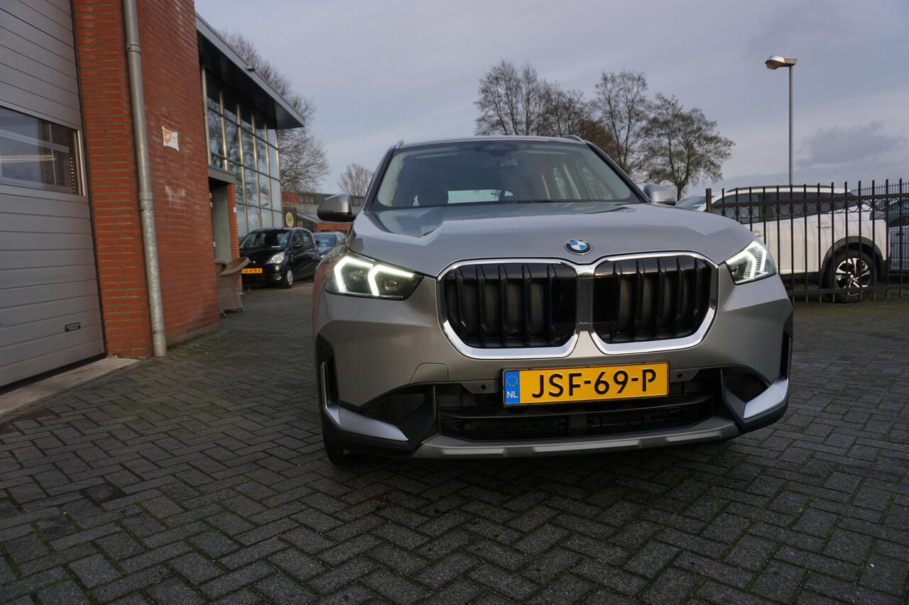 BMW X1 SDRIVE 18I BUSINESS EDITION KEURIGE NETTE STAAT VOLLEDIG DEALER ONDERHOUDEN CAMERA FULL LED NAVI ANDROID-APPLECARPLAY KEYLESS CLIMA CRUISE BLUETOOTH PDC V+A 18INCH ENZ...