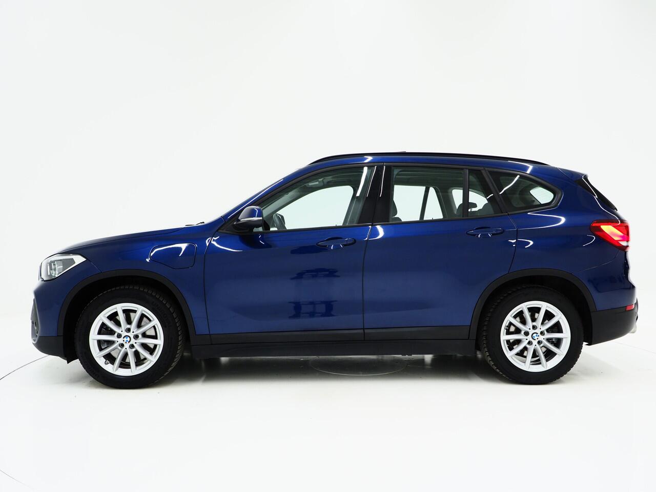 BMW X1 xDrive25e High Executive Shadow | Panoramadak | Head Up | Leder | Camera | Stoelverwarming | LED