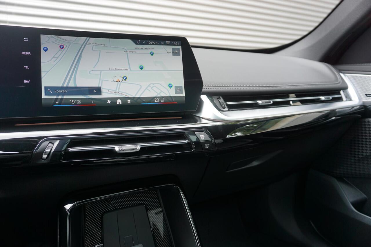 BMW X1 xDrive25e M Sportpakket | Comfort Pack | Trekhaak met elektrisch wegklapbare kogel | Glazen panoramadak | Harman-Kardon sound system