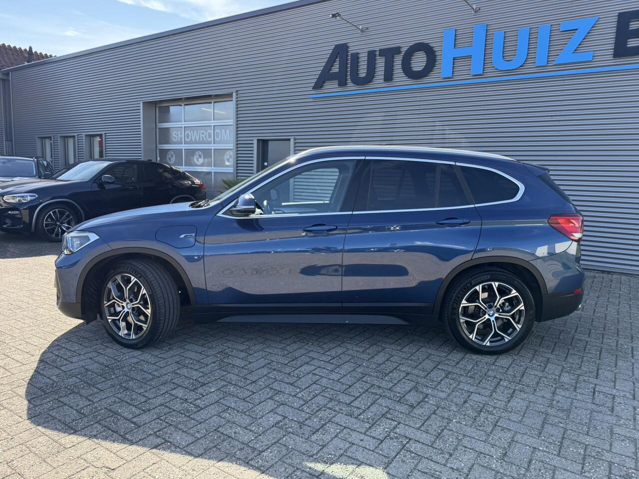 BMW X1 xDrive 25e Advantage Panoramadak Trekhaak LED Achteruitrijcamera Navi Pro HiFi-speakersysteem DAB