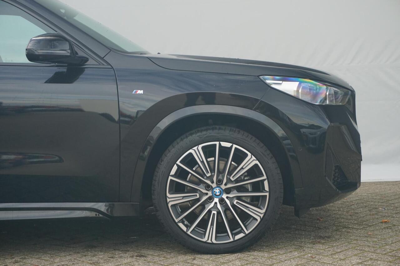 BMW X1 xDrive30e M Sportpakket 20'' / Panoramadak / Head-Up Display / Driving Assistant Plus / Elektrisch verstelbare stoelen