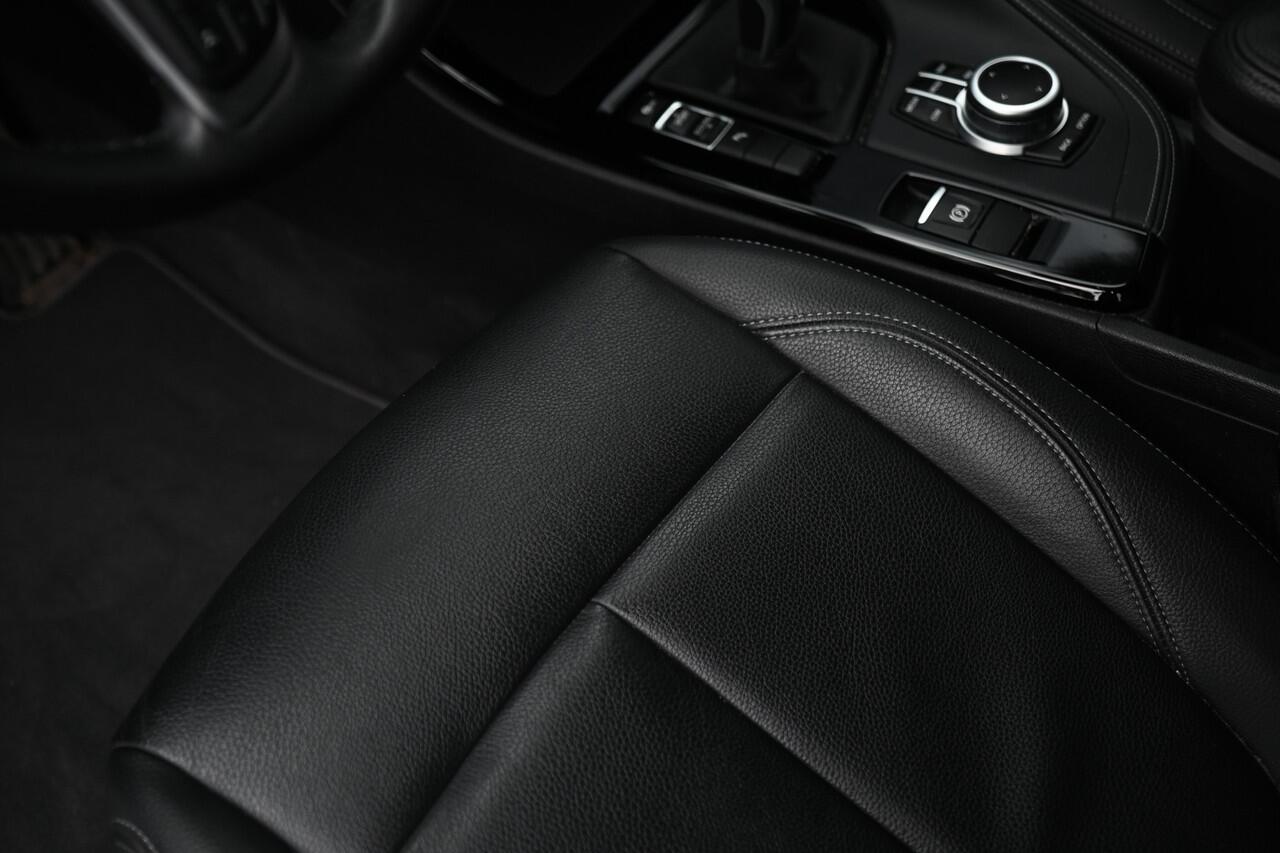 BMW X1 sDrive20i High Executive xLine Automaat / LED / Head-Up / Park Assistant / Stoelverwarming / Cruise Control / Navigatie Plus