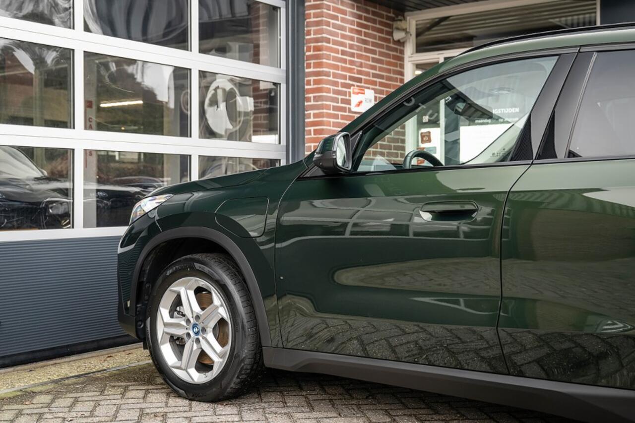 BMW X1 25e xDrive | Head-Up | 360° | Trekhaak | Keyless | Memory | Leder | Sanremo Grün |