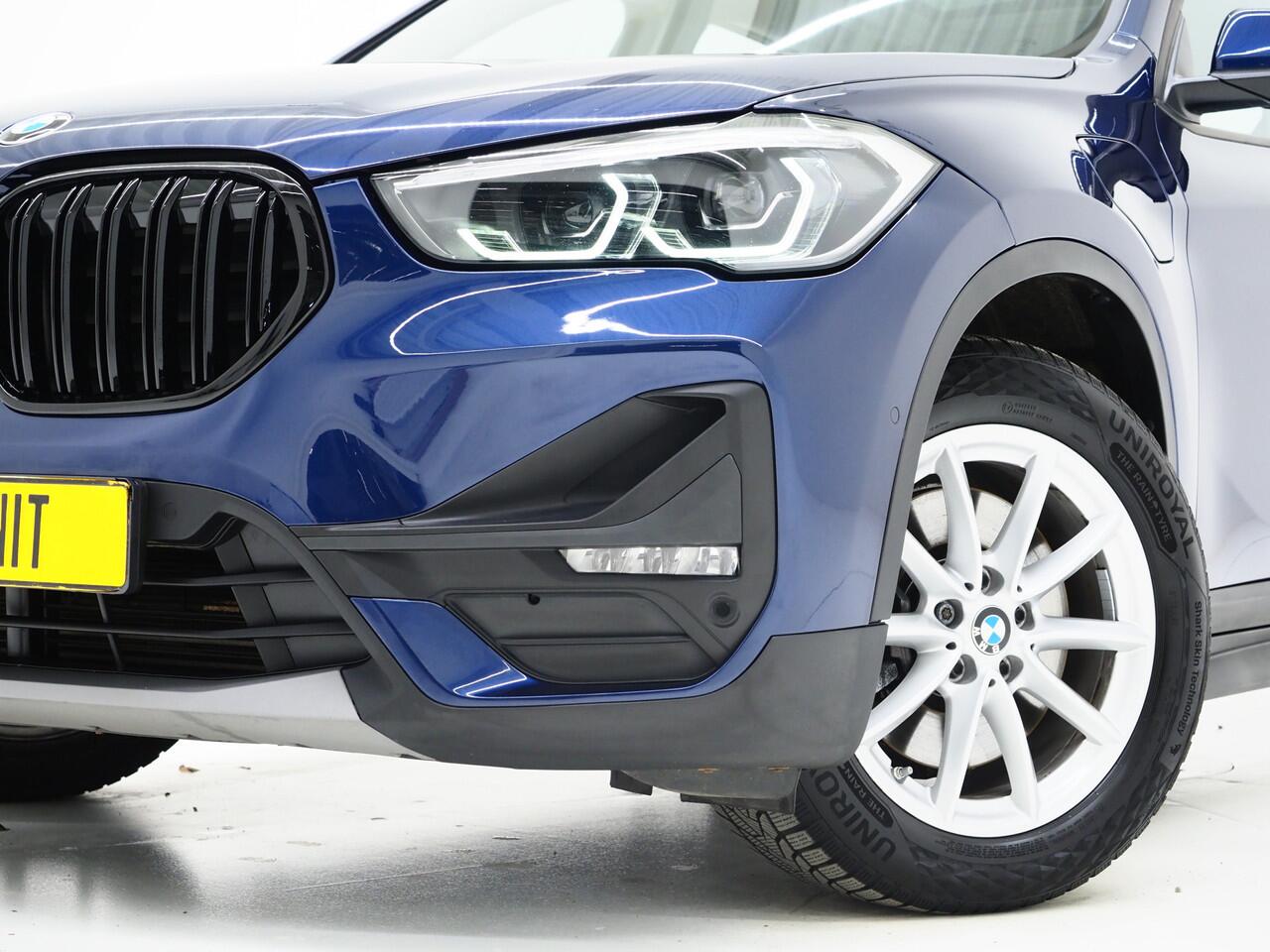 BMW X1 xDrive25e High Executive Shadow | Panoramadak | Head Up | Leder | Camera | Stoelverwarming | LED