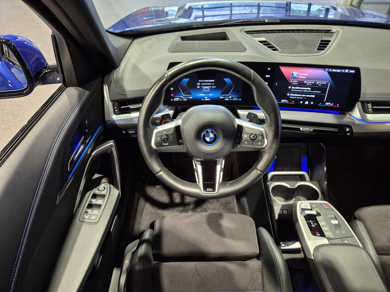 BMW X1 xDrive25e High Executive M-Sport | Panorama | HUD | 360 Camera | Stoelverwarming | Carplay/Android