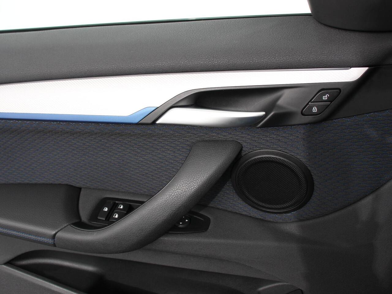 BMW X1 sDrive18i Automaat M-Sport | Navigatie | Adaptive Cruise Control | Stoelverwarming | Elektrische achterklep | Climate Control | Lichtmetalen velgen