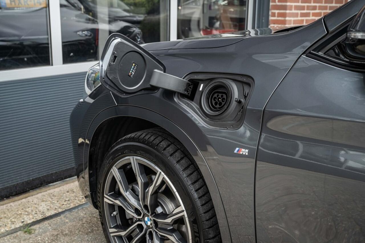 BMW X1 25e xDrive M Sport | Stoelverwarming | Trekhaak | Camera | Hifi-audio | Head-Up | Keyless | Stuurwielverwarming | 19' inch |