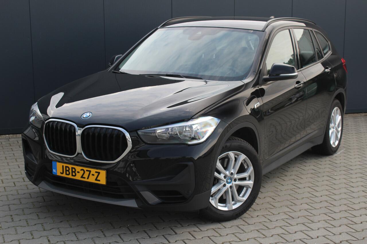 BMW X1 xDrive25e Executive | Incl. 12 maanden garantie | Cruise control | Voorstoelen verwarmd | Climate control | Parkeersensoren voor/achter | DAB | Lichtmetalen velgen | Airco | Bluetooth | Navigatie | Achteruitrijcamera