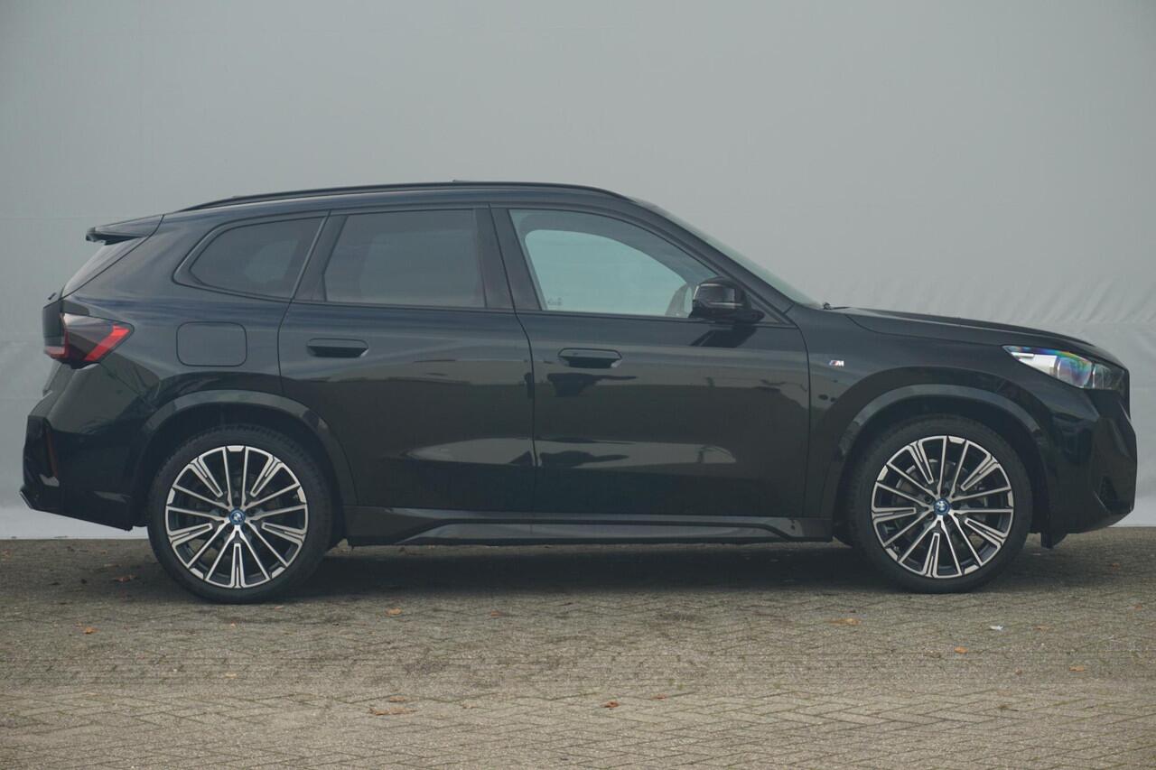 BMW X1 xDrive30e M Sportpakket 20'' / Panoramadak / Head-Up Display / Driving Assistant Plus / Elektrisch verstelbare stoelen